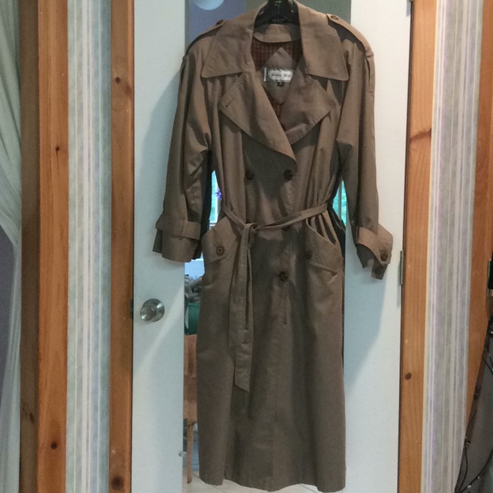 Classic Women's Trench Coat - Brown